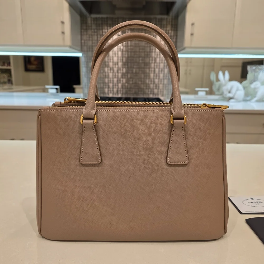 💯 Authentic Prada | Galleria Medium Saffiano Leather bag - Picture 6 of 17